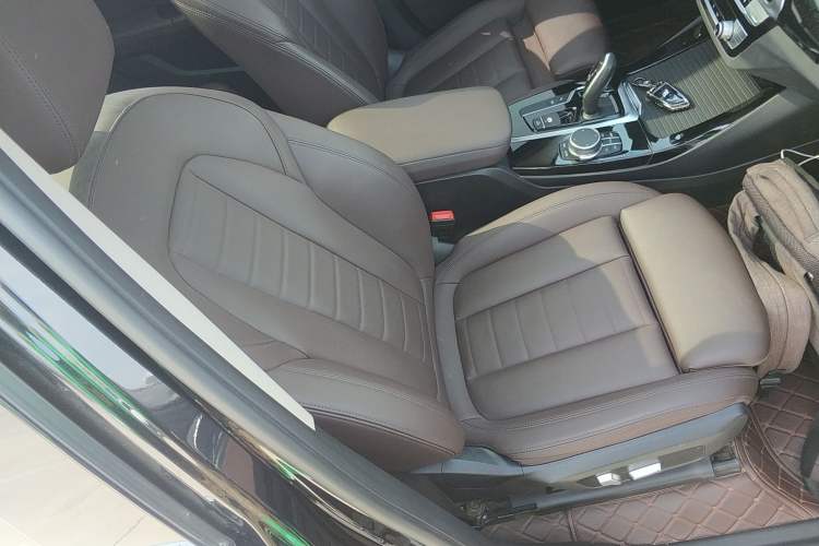 Used BMW X3 2021 xDrive25i Luxury Package Right Front Seat