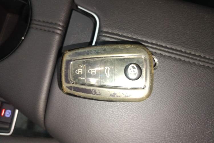 Used Toyota Avalon 2022 2.0L Luxury Edition Vehicle Key