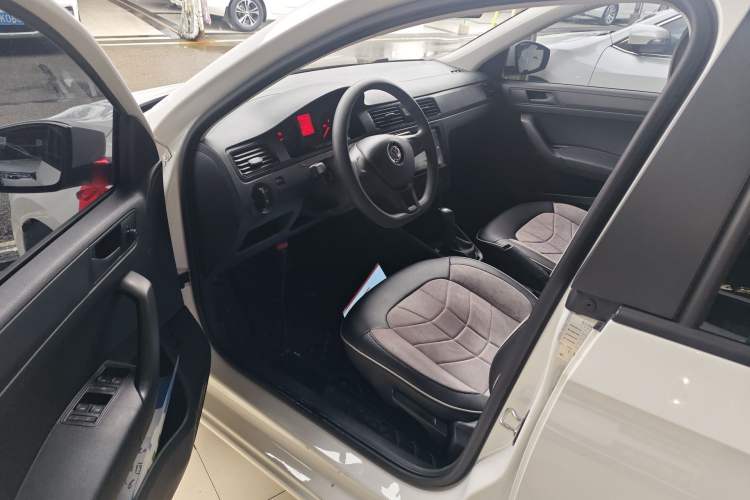 Used Volkswagen Santana 2016 1.6L Automatic Fashion Edition Driver Seat