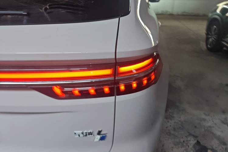Used Geely Auto Monjaro L Intelligent Engine 2024 1.5T Tiangong Edition Right Rear Taillight