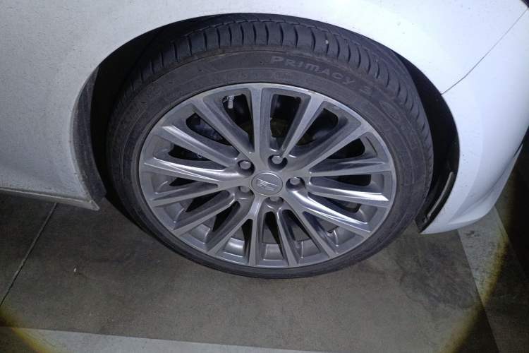 Used Cadillac CT5 2021 28T Prestige Edition Right Front Wheel Hub