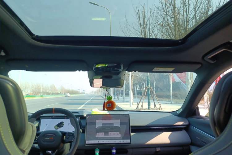 Used Lynk & Co 08 EM-P 2025 120km Long-Range Halo