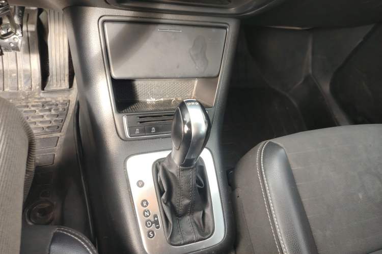 Used Volkswagen Tiguan L 2016 280TSI Automatic Two-Wheel-Drive Silk Road Style Edition
