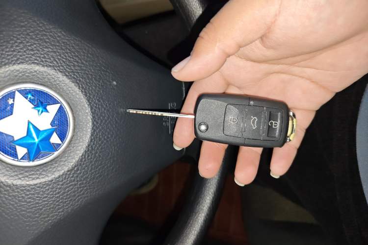 Used Venucia R50 2013 1.6L Manual Fashion Edition
