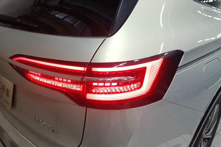 Used Volkswagen Viloran 2024 330TSI Luxury Edition Right Rear Taillight