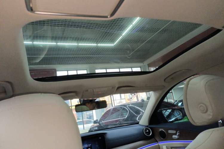 Used Mercedes-Benz E-Class 2022 Updated E 300 L Stylish Edition Headliner