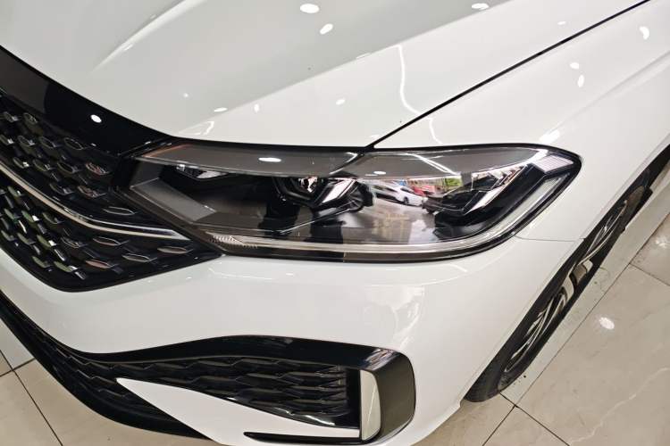 Used Volkswagen Lavida 2024 1.5L Automatic Starry Sky 5 Million Edition Left Front Headlight