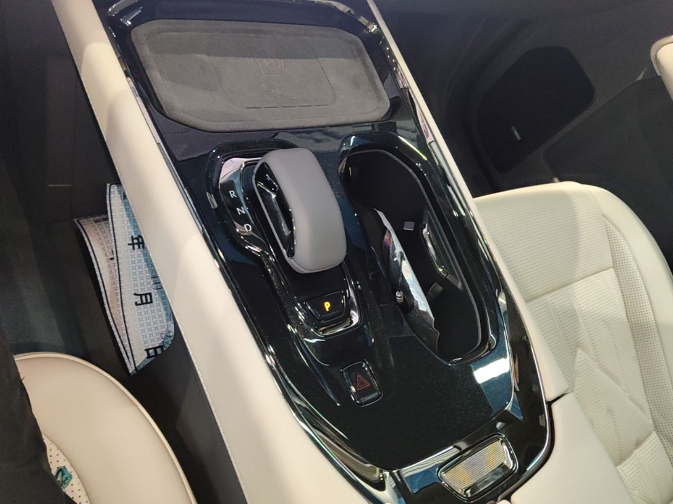 Zeekr 009 2024 Six-Seat Executive Version 4WD 108 kWh — снимка 18