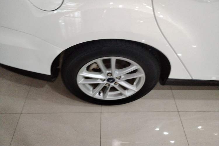 Used Ford Focus 2018 Sedan Classic 1.6L Automatic Trendy SmartDrive Edition
