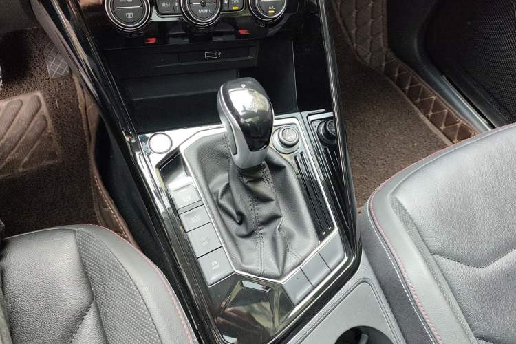 Used Volkswagen Tayron 2019 330TSI Two-Wheel Drive Luxury Model China VI Standard