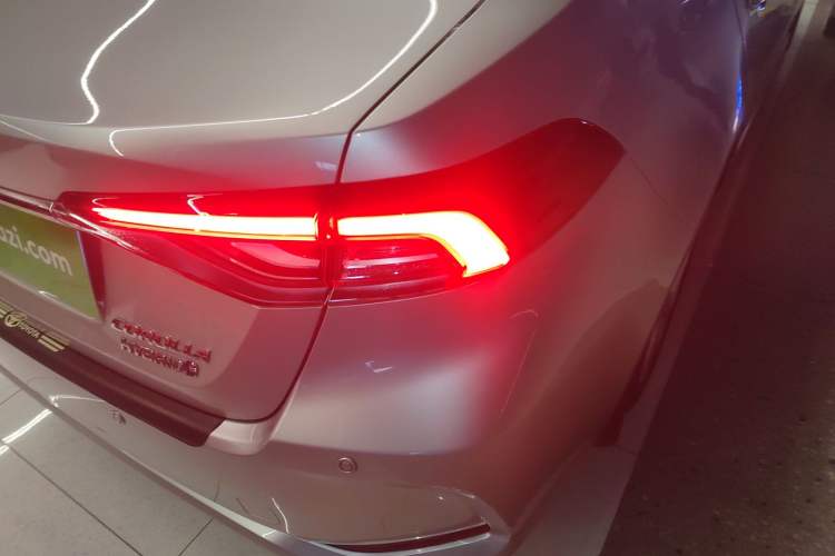 Used Toyota Corolla 2021 Dual-Motor 1.8L E-CVT Elite Edition
