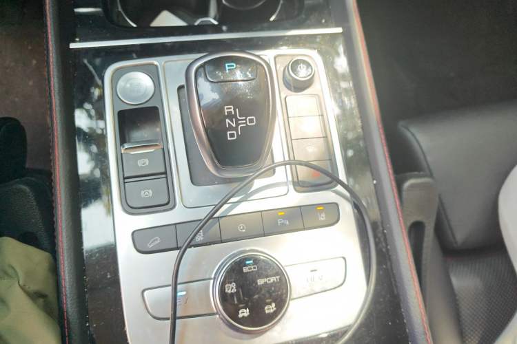 Used BYD Tang New Energy 2019 DM 2.0T All-Wheel Drive Connected Innovation Edition 7 Seats China VI Standard Gear Lever