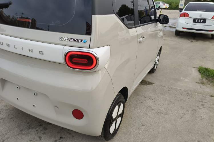 Used Wuling Hongguang MINIEV 2024 3rd Generation 215km Advanced Version Exterior 3