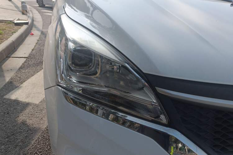 Used HYOSOW H3 2015 1.5L manual Comfort trim level
