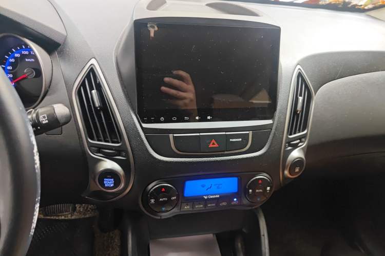 Used Hyundai ix35 2015 2.0L Automatic 2WD Smart Type China IV