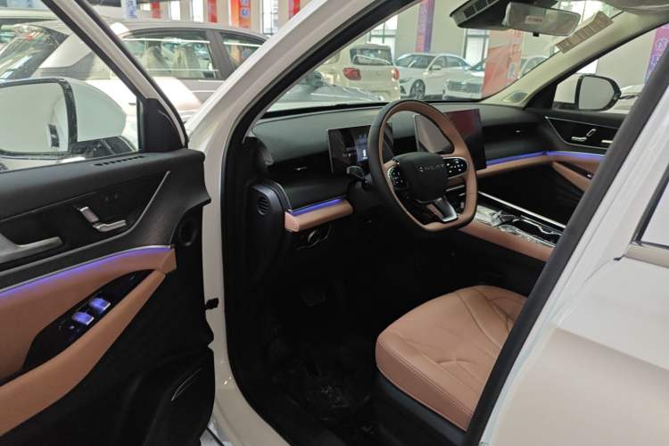 Used Chery Tiggo 8 L 2025 Model 2.0T Two-Wheel Drive Changhong Edition—5 Seaters