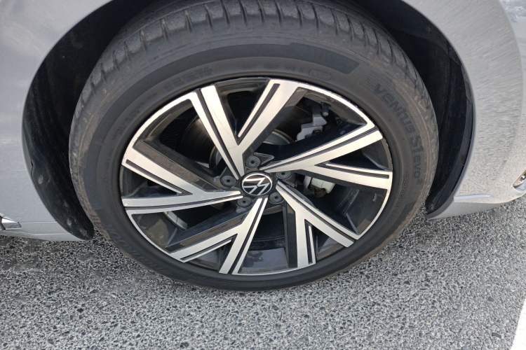 Used Volkswagen FAW-Volkswagen CC 2021 330TSI Ignite Edition Right Front Wheel Hub