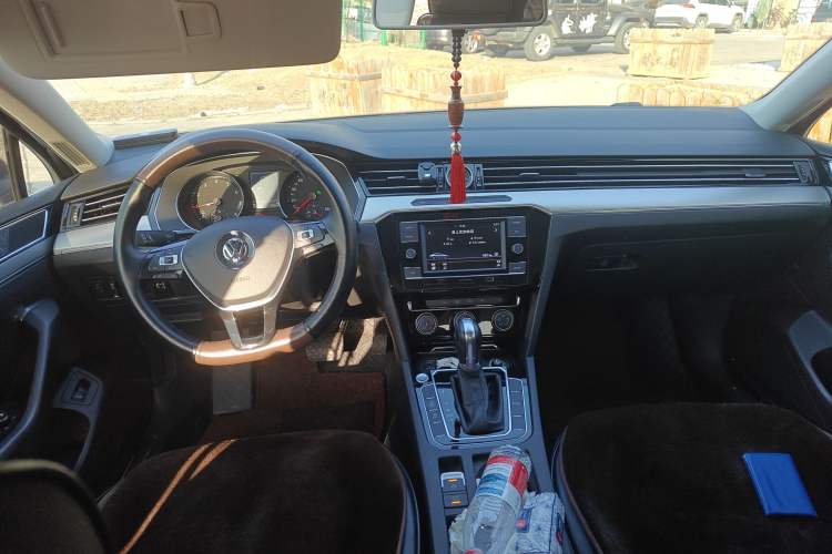 Used Volkswagen Magotan 2018 330TSI DSG Advanced Model Center Console