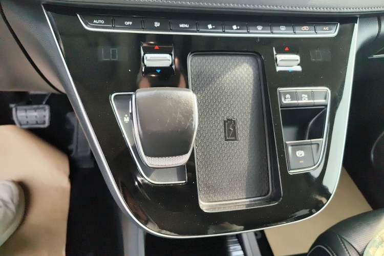 Used Hongqi HQ9 2023 2.0T Smart Connect Flagship Edition Gear Lever