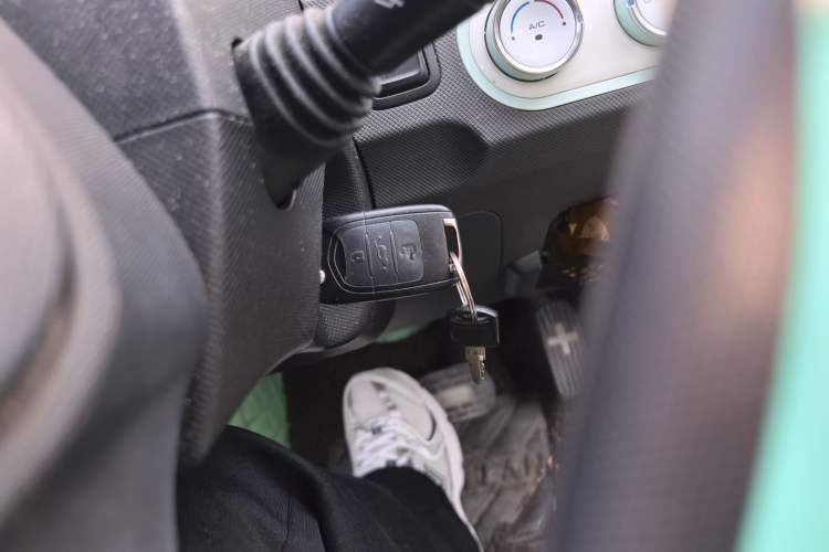 Used Wuling Hongguang MINIEV 2021 Macaron Fashion Model Lithium Iron Phosphate Vehicle Key