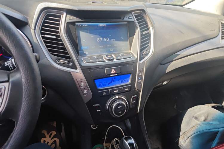 Used Hyundai Santa Fe 2013 2.4L Automatic Two-Wheel Drive Smart Version