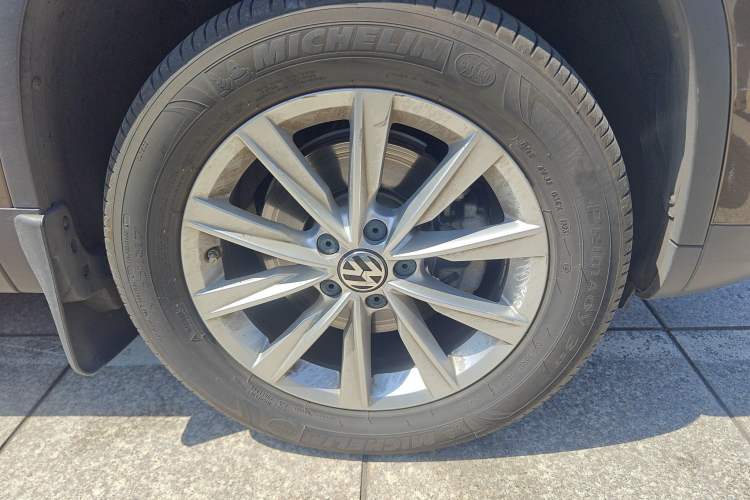 Used Volkswagen Tiguan 2016 300TSI Automatic All-Wheel Drive Fashion Vision Edition Right Front Wheel Hub