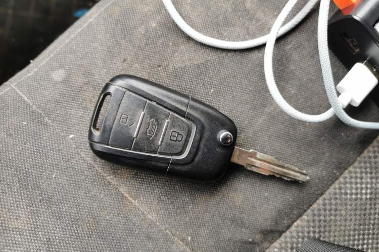 Used SAIC MAXUS Xintu V80 2021 2.0T Manual Classic Aoyuntong Short Wheelbase Mid-Roof 5/6-Seater Vehicle Key