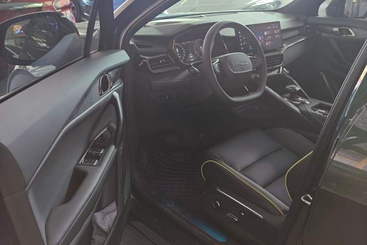 Used Lynk & Co 06 2023 Remix 1.5T Hero
