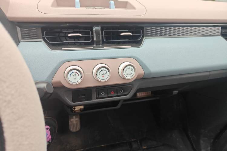 Used Chery QQ Ice Cream 2025 Model 205km Sundae Edition
