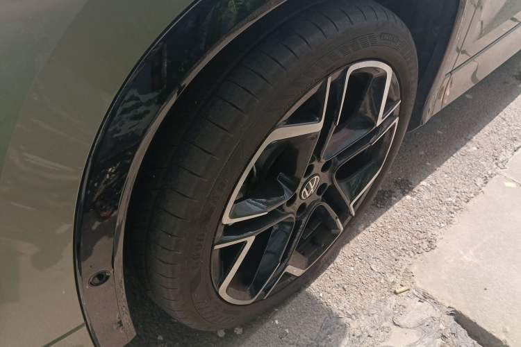 Used Volkswagen Tayron 2025 Tiguan L 380TSI 4Motion Luxury Exterior 4