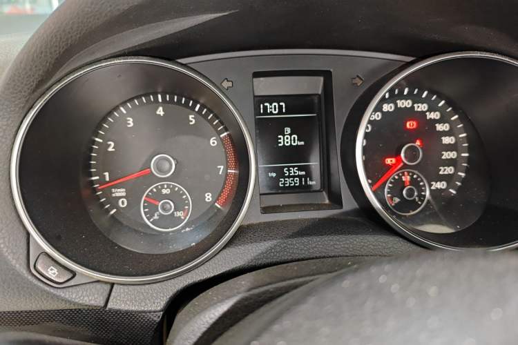 Used Volkswagen Golf 2011 1.4 TSI Manual Comfort Edition Odometer Close Up