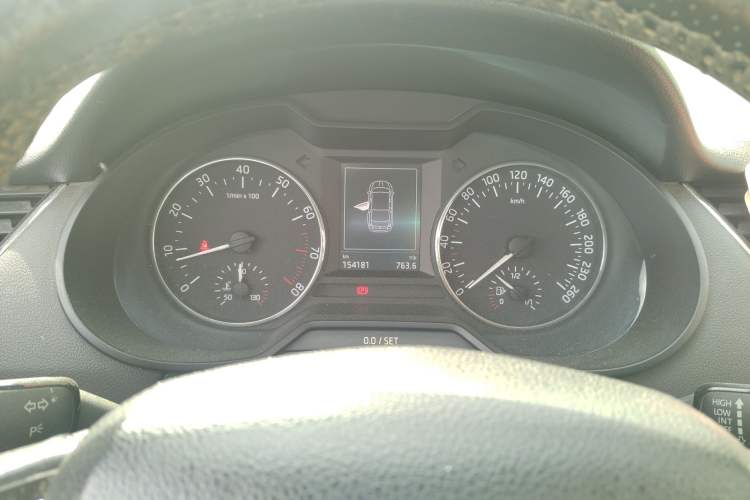 Used Skoda Octavia 2016 1.6L Manual Smart Drive Version Odometer Close Up