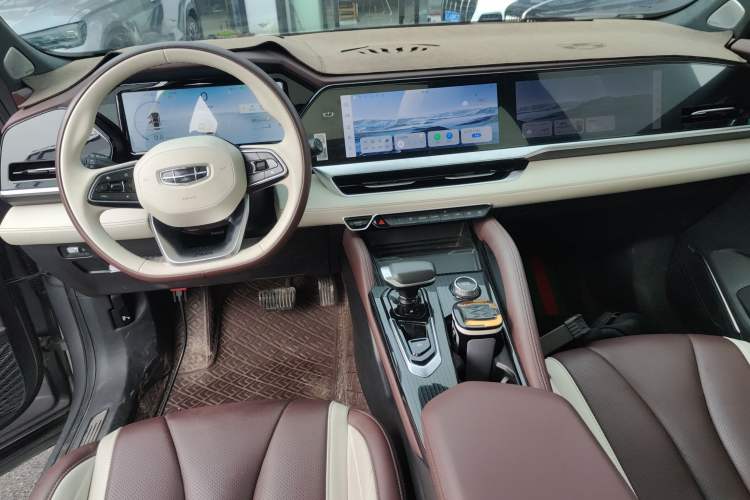 Used Geely Auto Monjaro L 2023 2.0TD High-Power Automatic Two-Wheel Drive Flagship Version Center Console