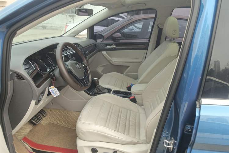 Used Volkswagen Touran 2018 Volkswagen Touran L 280TSI DSG Luxury Edition 6-seater