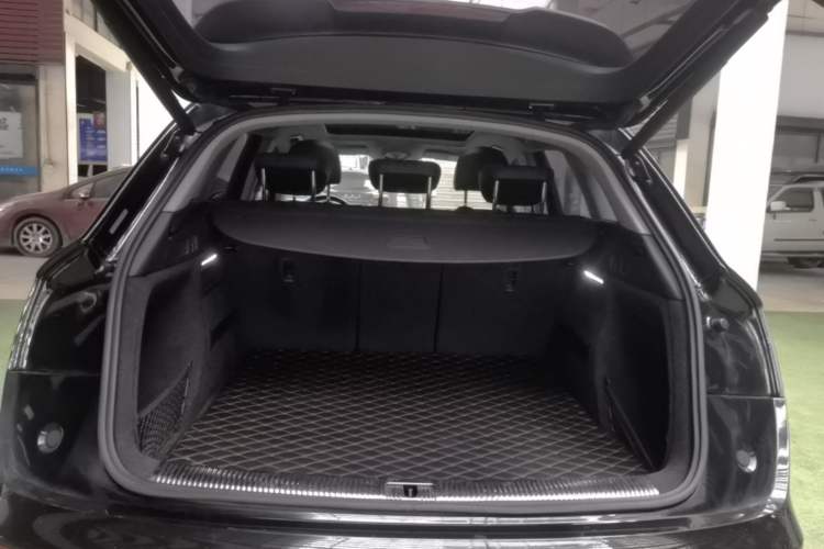 Used Audi Q5L 2020 Updated 40 TFSI Prestige Fashion Edition Trunk