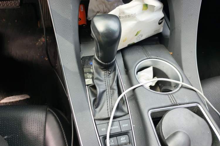 Used Toyota Avalon 2019 Dual-Engine 2.5L XLE Prestige Version China VI Standard Gear Lever