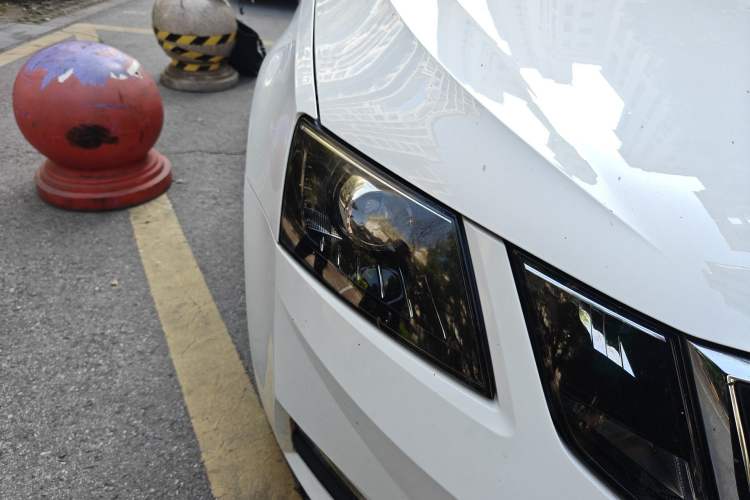 Used Skoda Octavia 2019 1.5L Automatic SmartDrive Comfort Edition China VI Standard Right Front Headlight