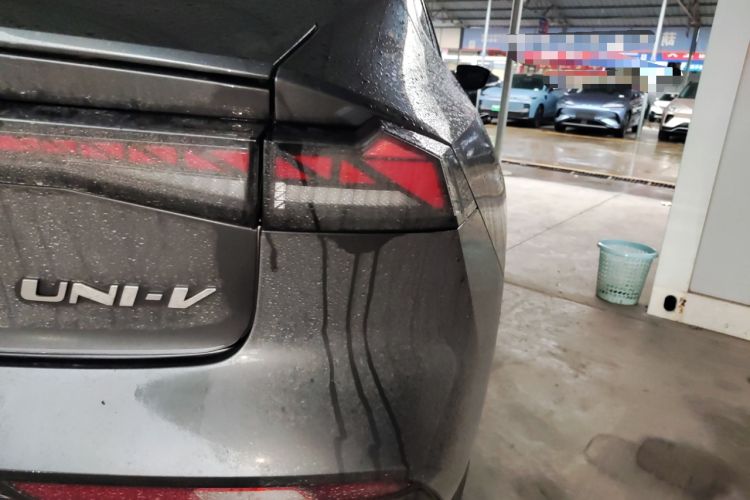 Used CHANGAN UNI-V 2025 1.5T 500Bar Prestige Version
