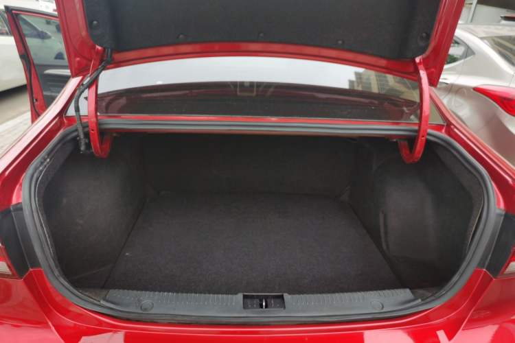 Used Roewe i6 2017 20T Automatic Internet ZhiZun Edition
