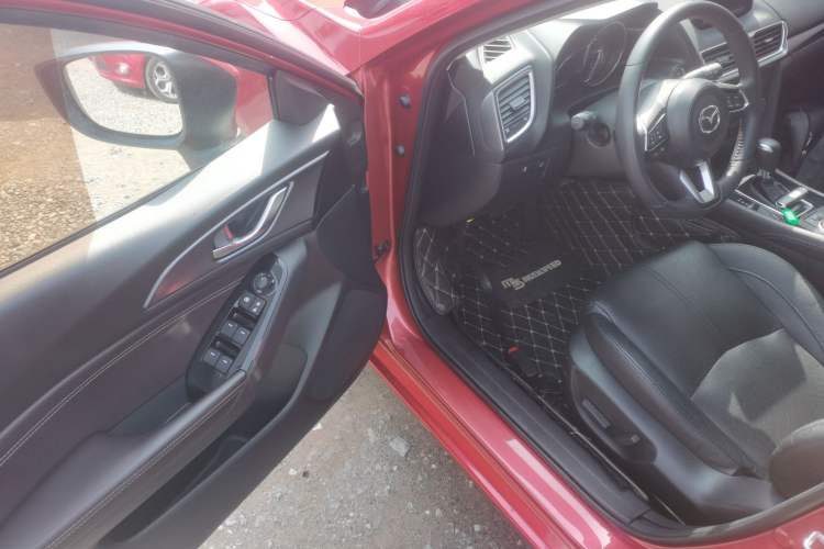 Used Mazda 3 Axela 2017 Hatchback 2.0L Automatic Sport Model China V Emission Standard