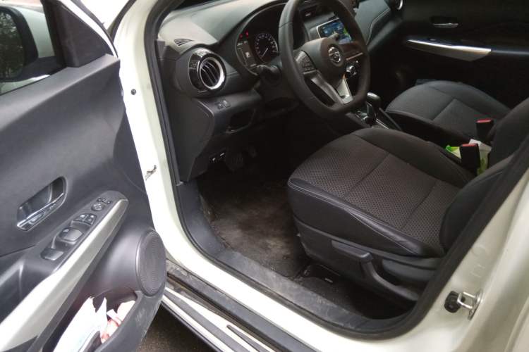 Used Nissan Kicks 2018 1.5L CVT Smart Connect Luxury Edition
