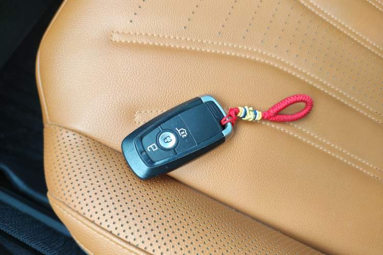 Used Ford Escape 2020 EcoBoost 245 Four-Wheel Drive Luxury Edition Interior 1