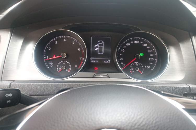 Used Volkswagen Golf 2014 1.4TSI Automatic Luxury Model Odometer Close Up