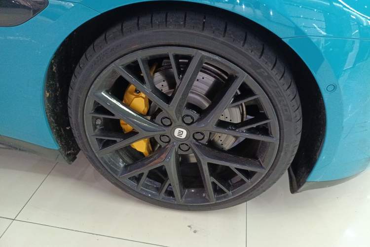 Used Xiaomi Auto SU7 2024 Four-Wheel Drive Ultra-Long Range Advanced Intelligent Driving Max Edition

