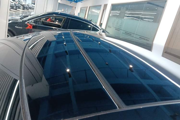 Used Jaguar XFL 2024 2.0T P300 Four-Wheel Drive Flagship Sport Gold Edition
