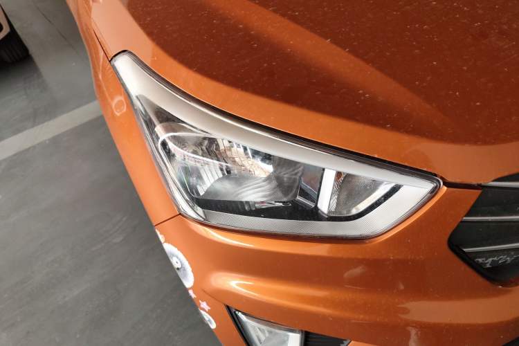 Used Hyundai ix25 2015 1.6L Automatic Two-Wheel Drive Smart GLS Trim Right Front Headlight