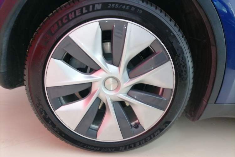 Used Tesla Model Y 2021 Long-Range All-Wheel-Drive Version 3D7