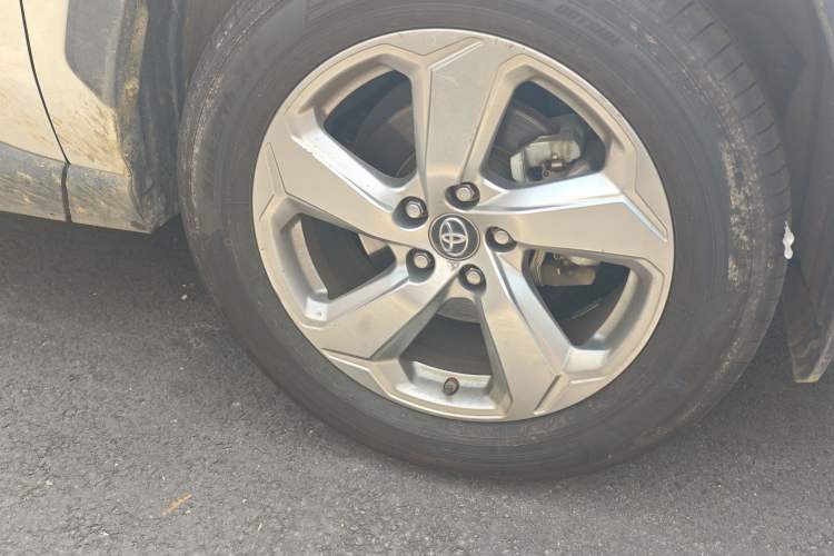 Used Toyota RAV4 2020 2.0L CVT Two-Wheel Drive Fashion PLUS Edition Right Front Wheel Hub