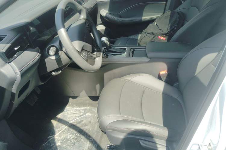 Used Roewe i5 2026 Model 1.5L CVT Luxury Version Left Front Seat