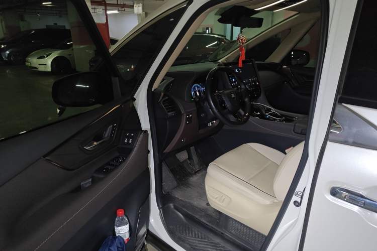 Used Toyota Vellfire 2024 Crown Dual-Engine 2.5L Ultimate Edition
